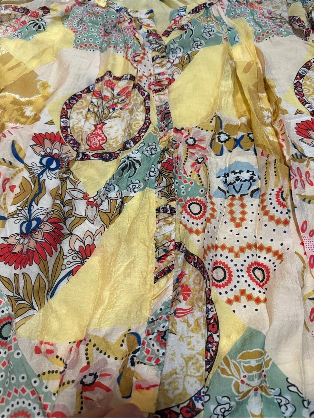 GiGi USA Women's Abstract Print Blouse Yellow & Multicolor Large Like New - Picture 2 of 5